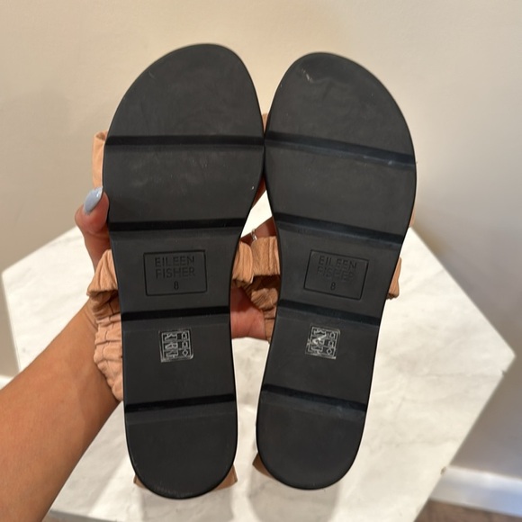 🔥NWOT Eileen Fisher Women's Tan Sandals🔥 - Picture 3 of 3